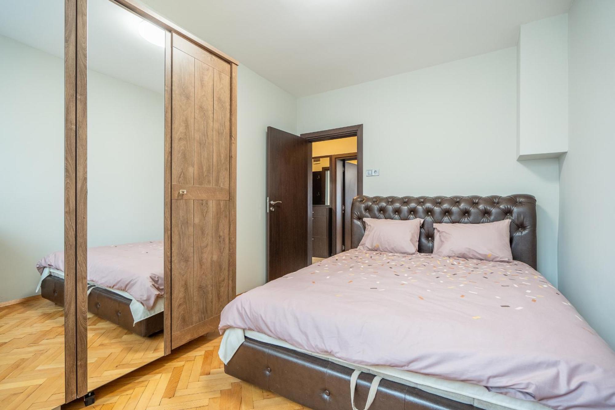 Pirotska 2-Bedroom 100M2 Apartment In Sofia Center Eksteriør billede